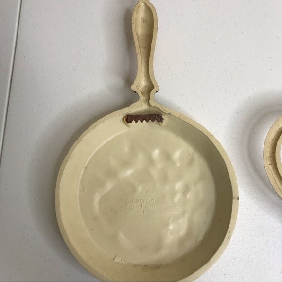 Vintage Floral Coffee Pot Fruit Frying Pan Wall Hangers Made In USA MCMXCV 1995 - Picture 12 of 13